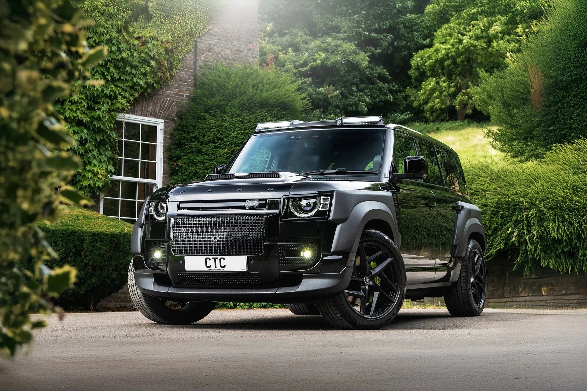 Kit de body kit Wide Track KAHN pour Defender 110 2020+ avec look agressif et finition premium, destiné à la tuning carrosserie.