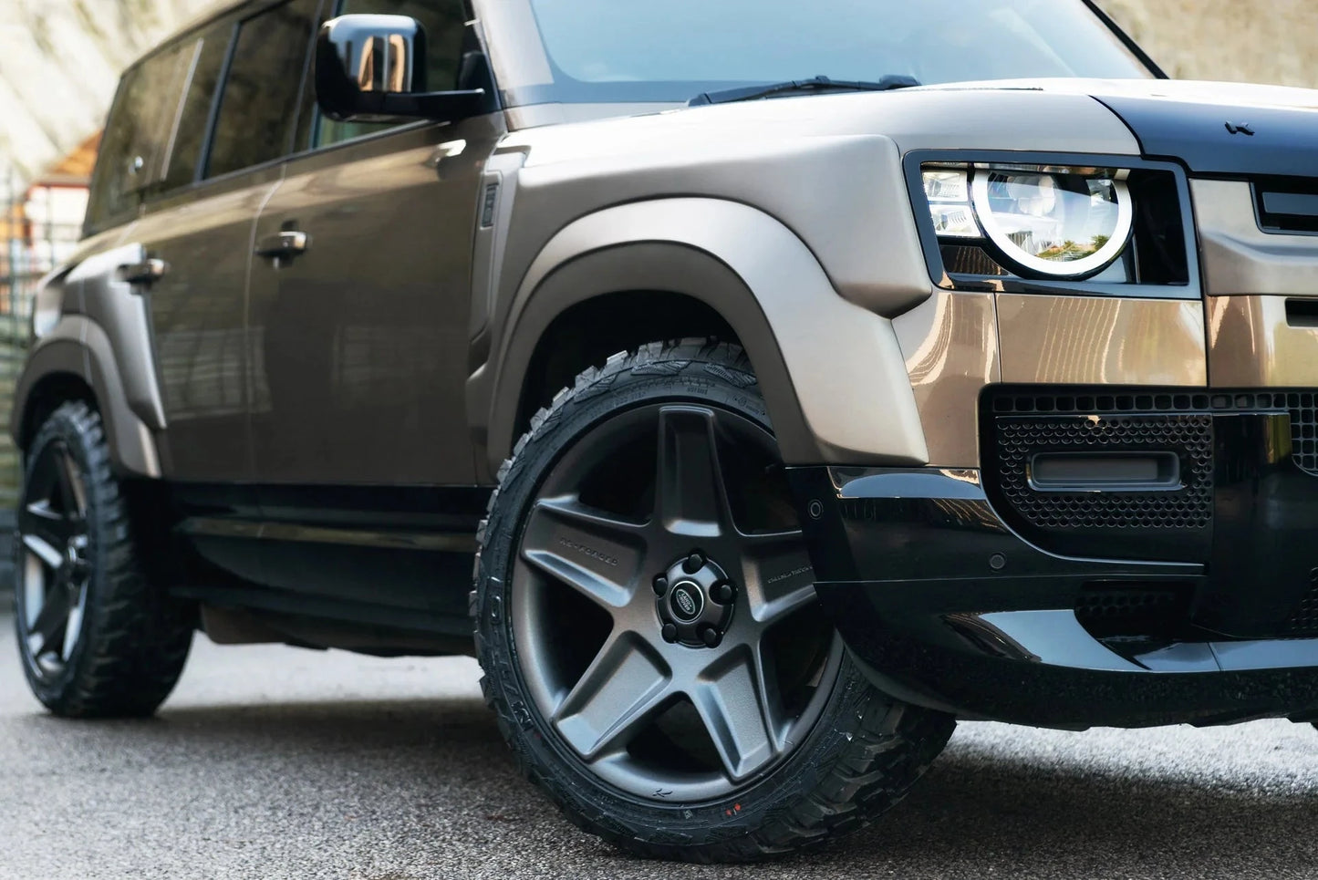Kit de carrosserie KAHN Wide Track pour Defender 110 2020+ avec look agressif et finition premium, tuning pour véhicules tout-terrain.