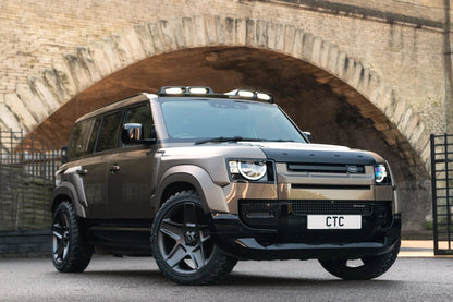 Kit de carrosserie KAHN pour Defender 110 2020+ avec ailes larges, look agressif et finition premium, tuning automobile.