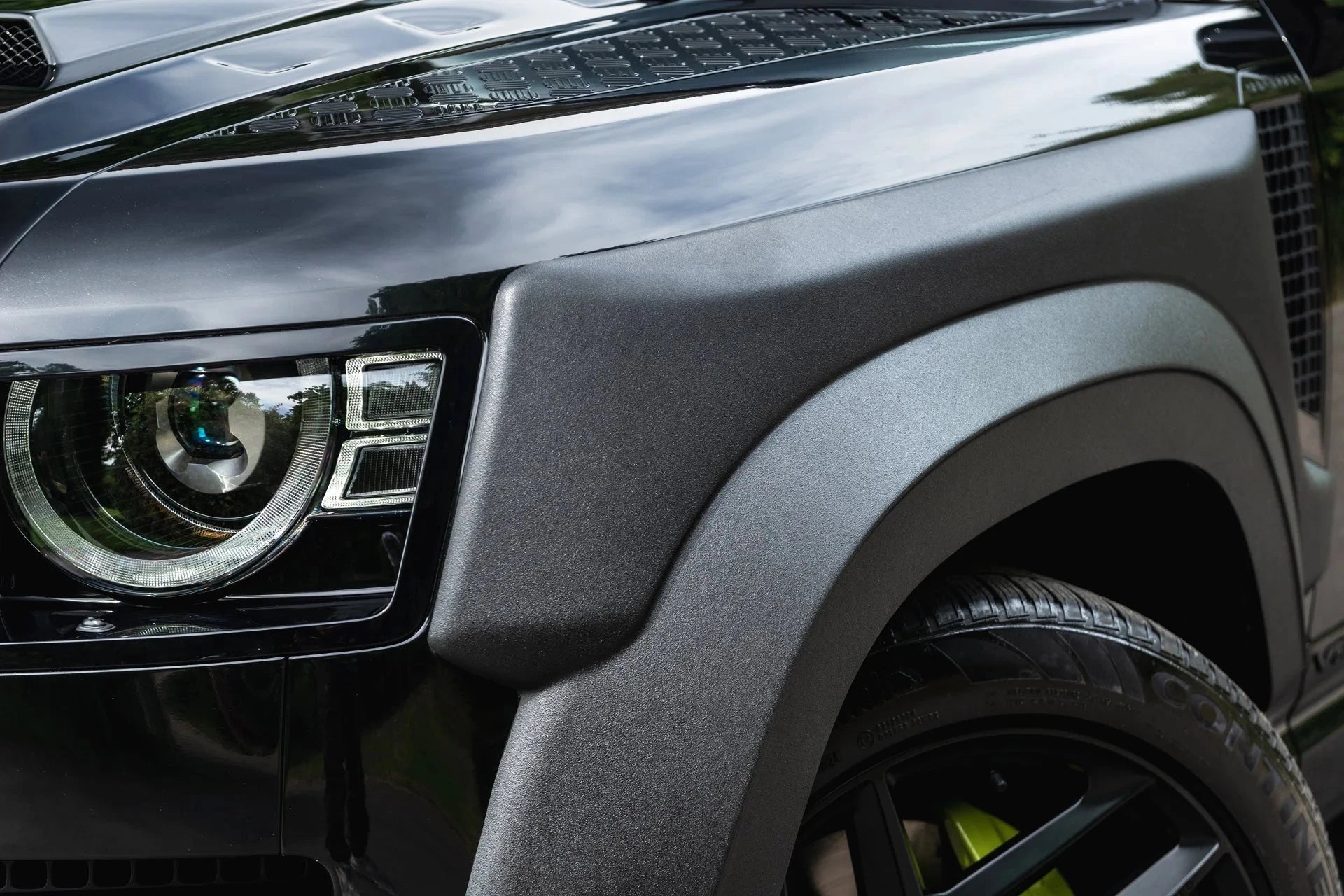 Kit wide track KAHN pour Defender 110 2020+ avec look agressif et finition premium, accessoires de tuning carrosserie.