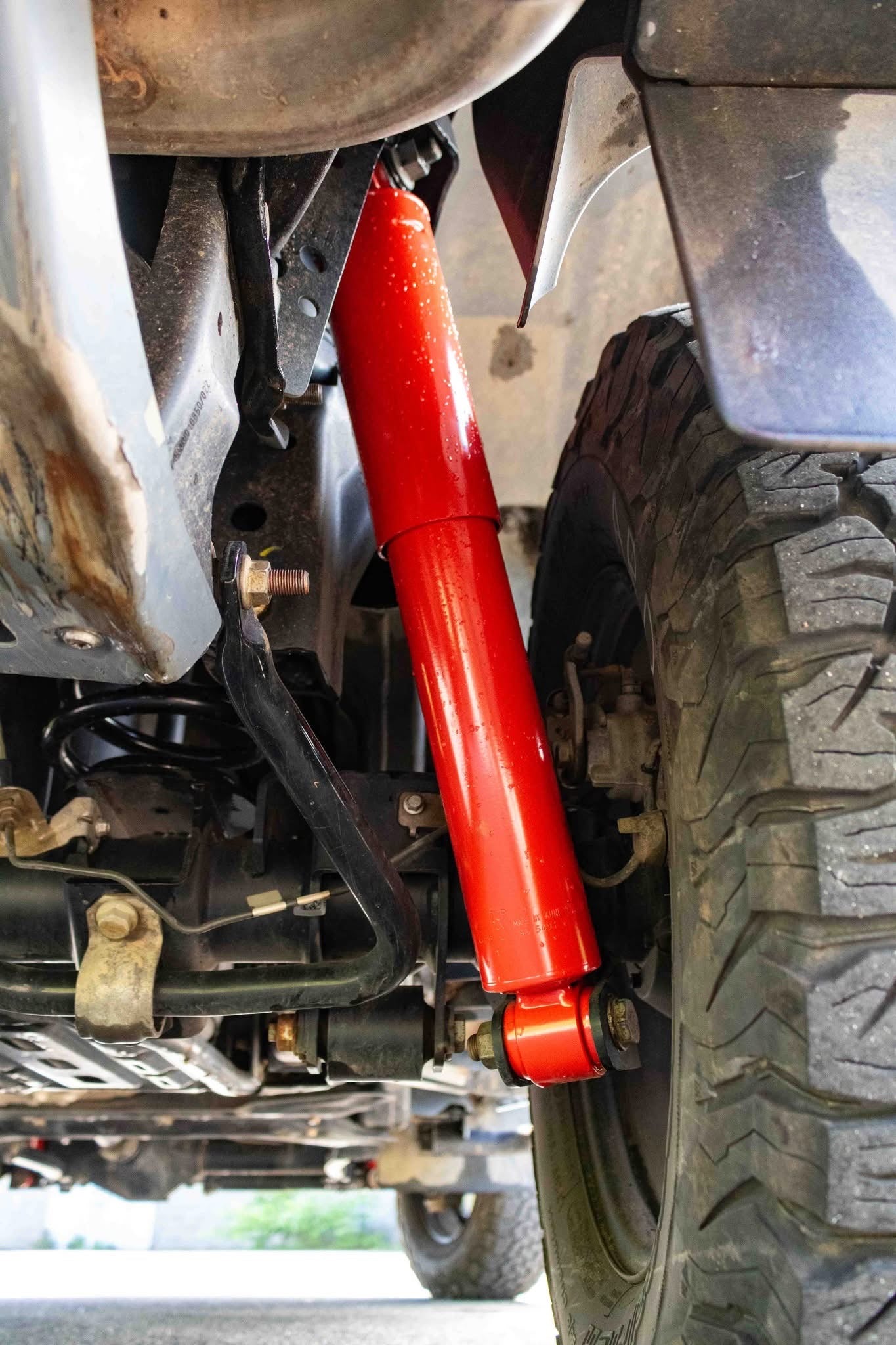 Amortisseur KONI Heavy Track RAID pour INEOS Grenadier, suspension rehaussée de 0-50 mm, image montrant le composant de suspension.