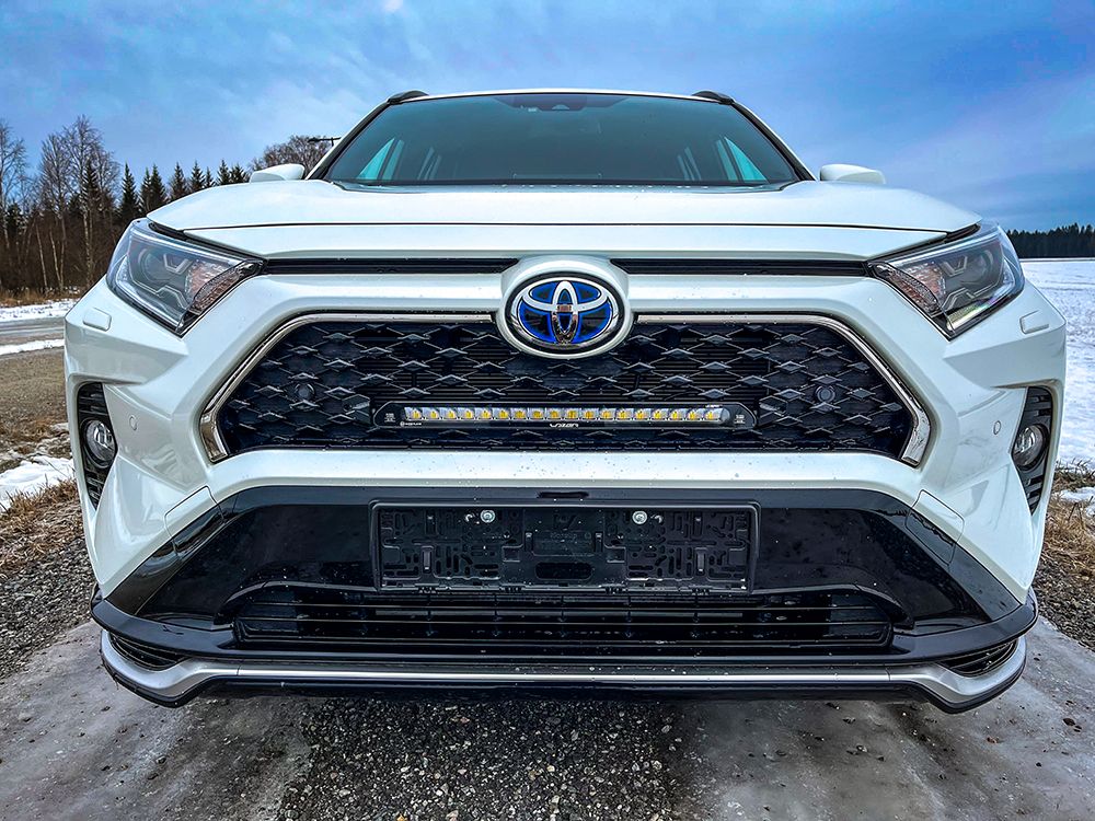 Pack LED de calandre LAZER LAMPS pour Toyota RAV4 2020+ hybride rechargeable, éclairage LED moderne et performant.