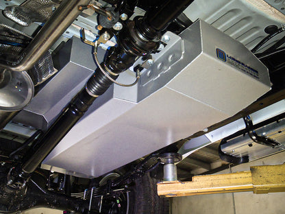Réservoir de remplacement LONG RANGE AUTOMOTIVE LRA 140L pour Toyota Hilux Revo 2016+ compatible AdBlue, vue de côté