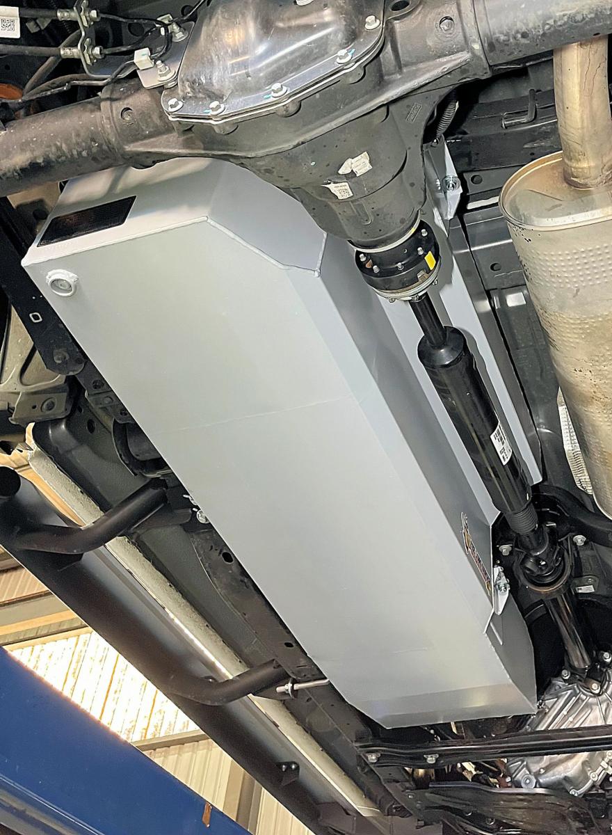 Réservoir de remplacement LONGRANGER pour VW Amarok 2023+, vue du reservoir et connections, pour réparation ou remplacement.