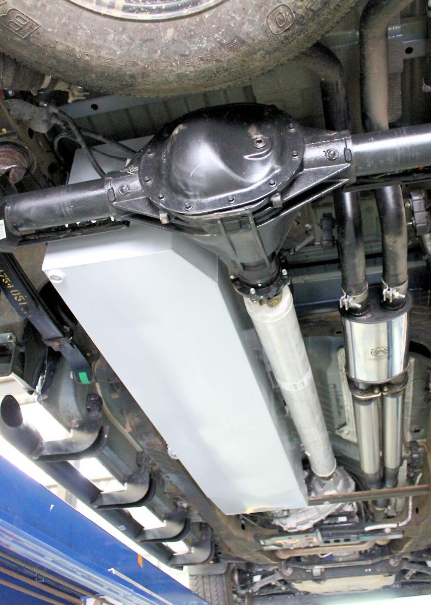 Réservoir de remplacement LONGRANGER 202L pour Chevrolet Silverado 1500 V8 2020+ visible en image, en plastique robuste.