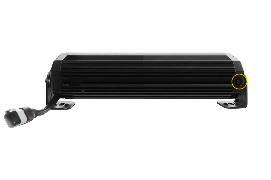 Barre LED Lumidrive MAXDRIVE 1245, éclairage LED avec feux de position sélectionnables, en position sur un véhicule.