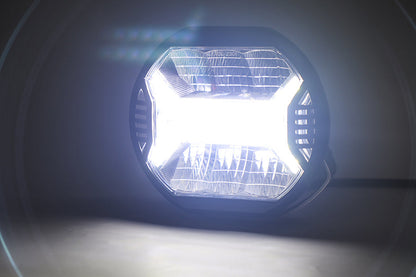 Phare de conduite LED Lumidrive XDRIVE 5.75 avec design moderne, puissant éclairage LED pour véhicule.