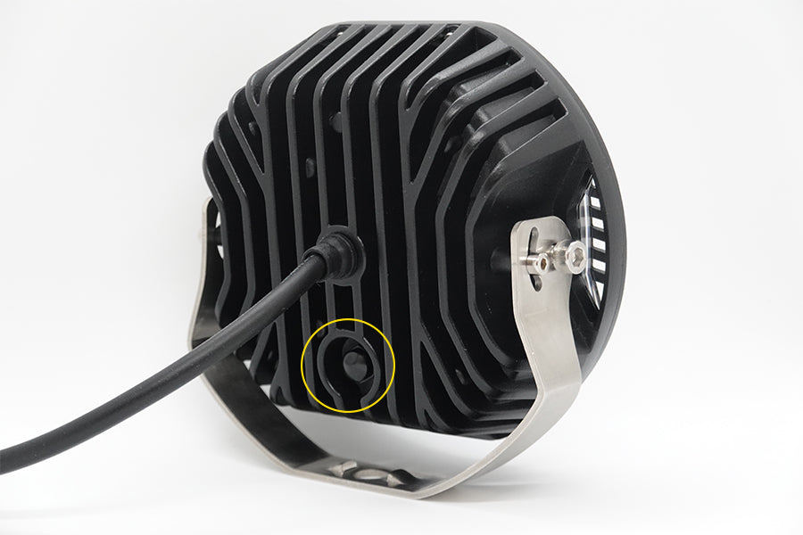 Phare de conduite LED Lumidrive XDRIVE 5.75, éclairage puissant et stylé, pour véhicule.