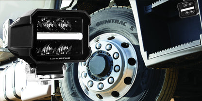 Phare de travail LED Lumidrive PROXIDRIVE, étanche, 2800 lumens, éclairage LED robuste pour utilisation professionnelle.