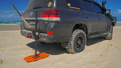 Plaque à sable Maxtrax Jaxbase, support cric ultra-résistant, pour stabiliser le véhicule lors de travaux ou de dépannage.