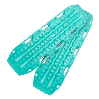 Paquet de deux plaques à sable Maxtrax MKII, 1,15 m par 0,34 m, pour stabilisation et support en extérieur.