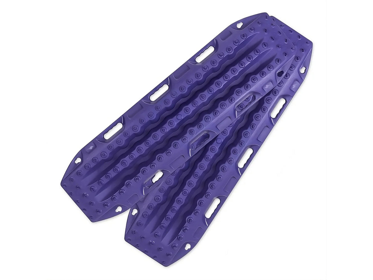 Paquet de deux plaques à sable Maxtrax MKII, 1,15 m x 0,34 m, en plastique robuste pour stabiliser le terrain lors d'activités extérieures.