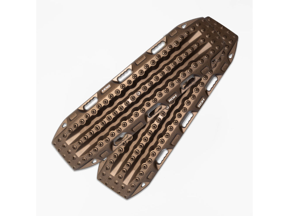 Paire de plaques à sable Maxtrax MKII, 1,15 m x 0,34 m, conçues pour l'égalisation et la stabilisation en extérieur.