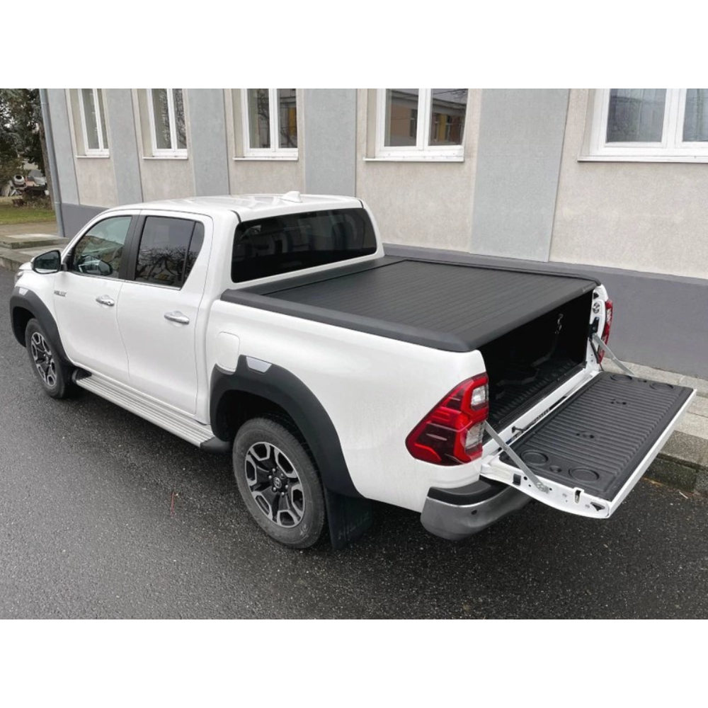 Couvre benne manuel Mountain Top EVOm pour Toyota Hilux Revo 2016+ Double Cab, en tissu robuste, installation facile.