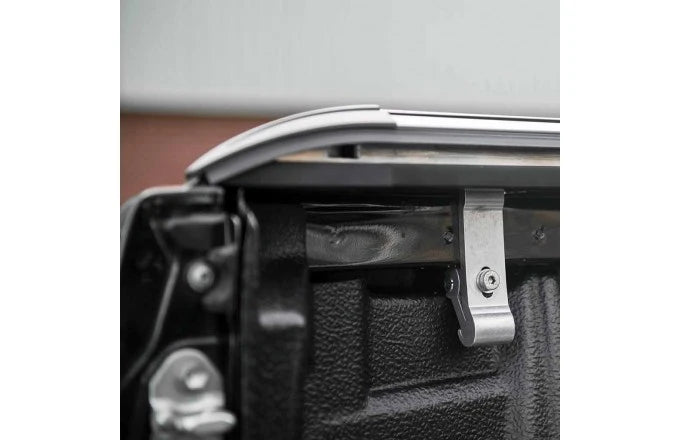 Couvre benne MountainTop pour Isuzu D-Max Double Cab 2012-2020, protection robuste pour la zone de chargement.