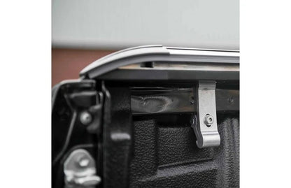 Couvre benne MountainTop pour Isuzu D-Max Double Cab 2012-2020, protection robuste pour la zone de chargement.