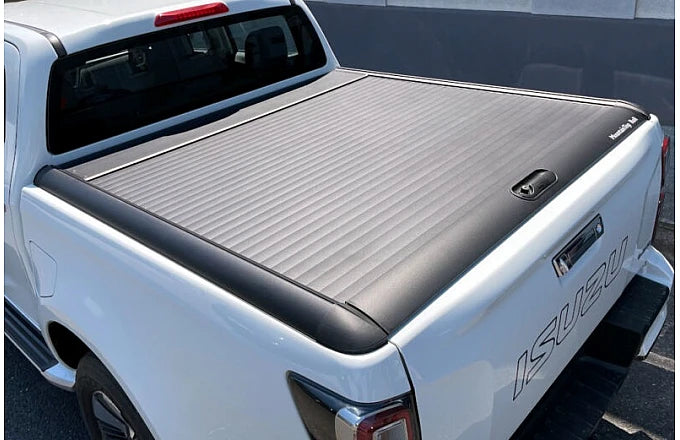 Couvre-benne Mountain Top MTR pour Isuzu D-Max Double Cab 2012-2020, protection robuste pour le coffre de la camionnette.
