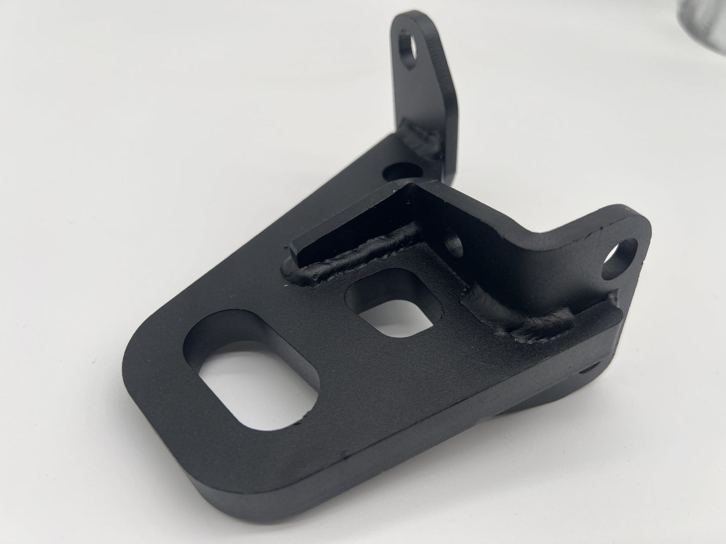 Anneau de remorquage avant N4 OFFROAD pour Mercedes Sprinter W906/W907, crochet de remorquage robuste et métallique.