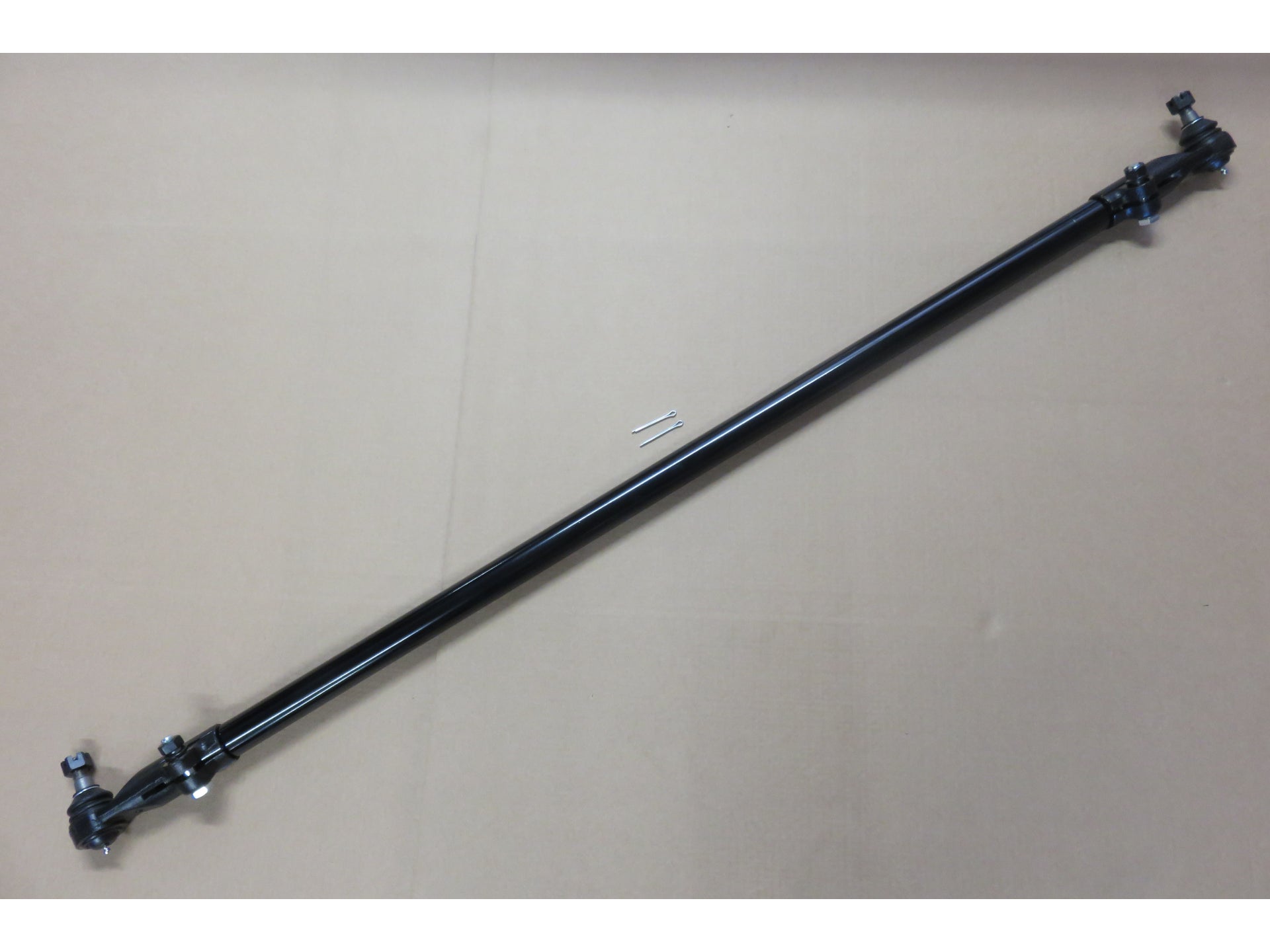 Barre de liaison renforcée N4 OFFROAD pour Patrol Y61 avec rotules graissables, pièce de suspension robuste et complète.