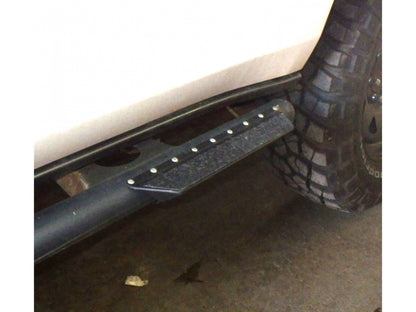Paire de marche-pieds N4 OFFROAD en acier antidérapant pour tube 60mm, adaptés pour véhicules tout-terrain.