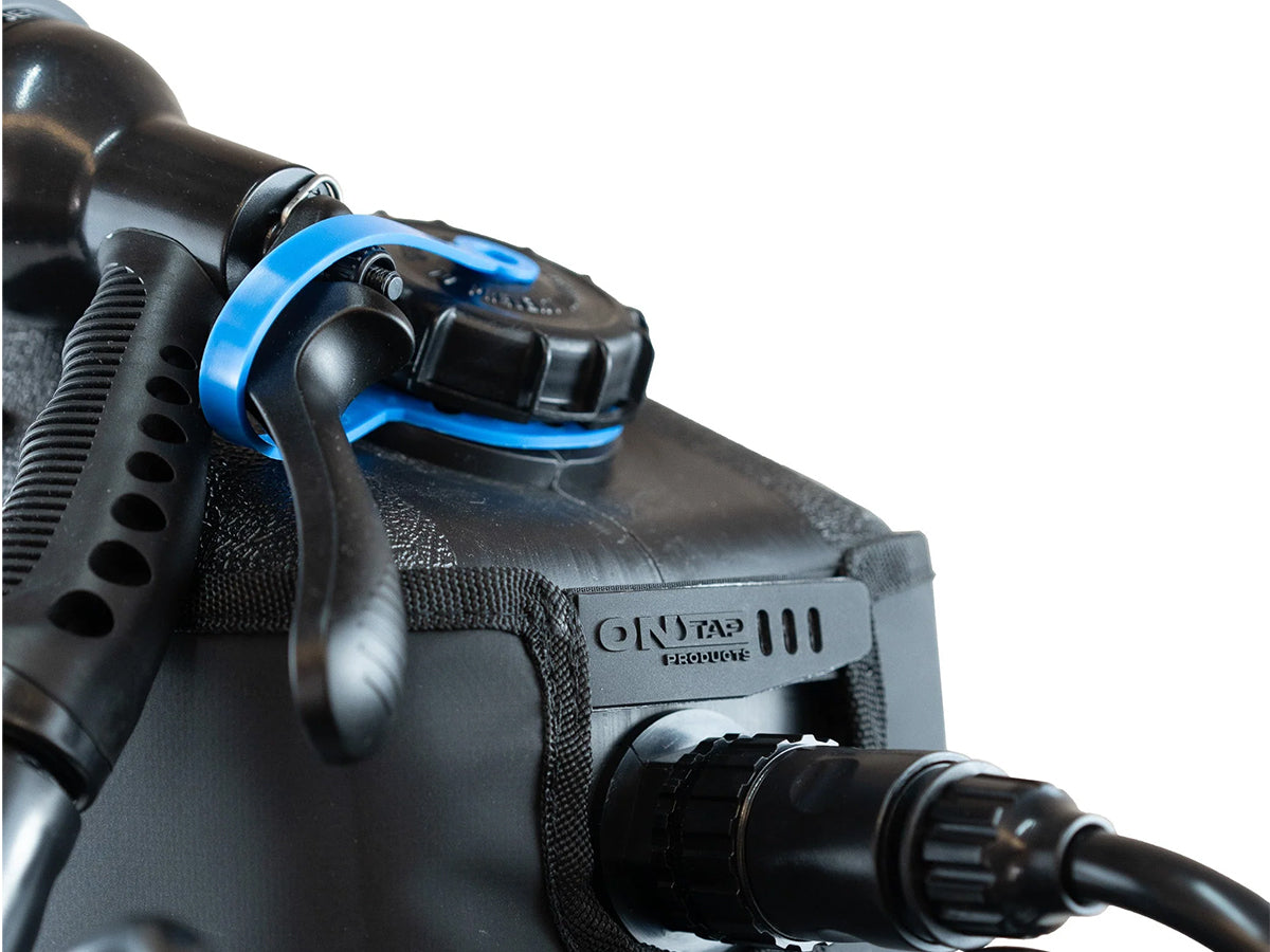 Housse isotherme multicouche ONTAP pour jerrycan douche portable, protection thermique pour conservation de l'eau chaude ou froide.