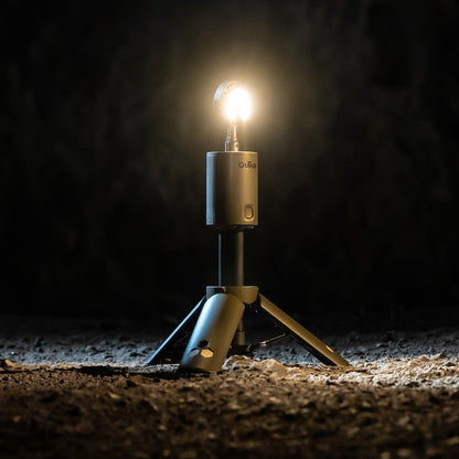 Lampe télescopique LED extérieure vert armée de la marque OuTask, éclairage LED à rotation 720°.