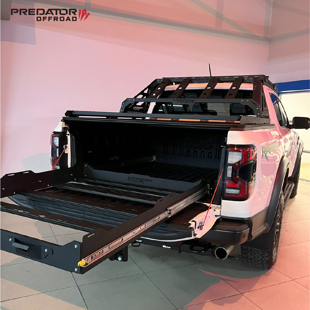Plateau coulissant pour pickup 4x4 Predator Off-Road, robuste et pratique pour véhicules tout-terrain.