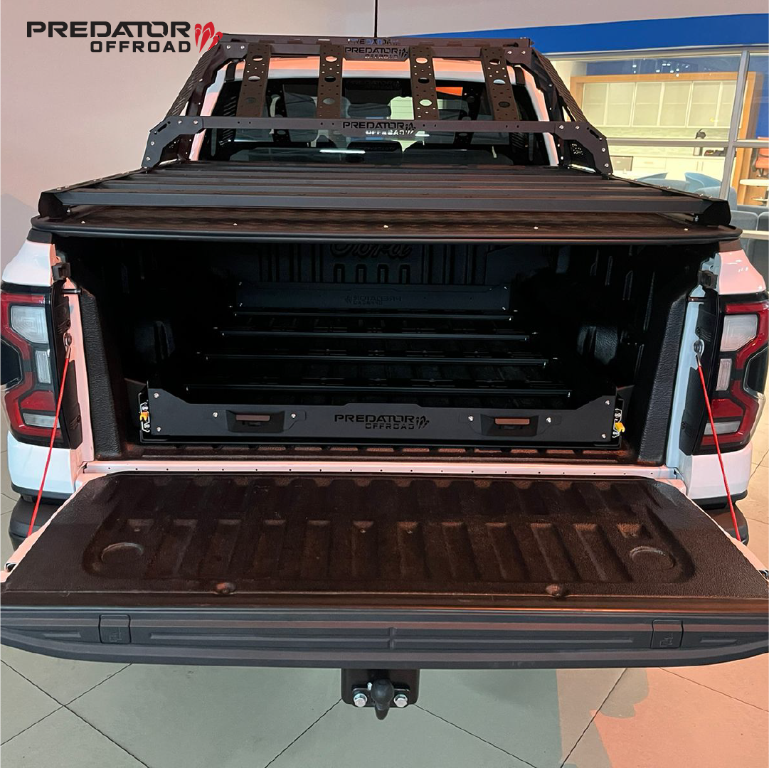 Plateau coulissant pour pickup 4x4 Predator Off-Road, robuste et sécurisé, conçu pour véhicules tout-terrain.
