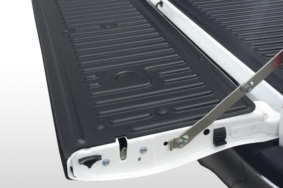 Bac de benne sans rebord PRO-FORM pour Ford Ranger 2023+ Extra Cab, vue de côté en métal robuste.