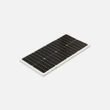 Panneau solaire monocristallin REDARC 60W pour 4x4, montrant le panneau solaire compact avec cadre en aluminium et cellules solaires.