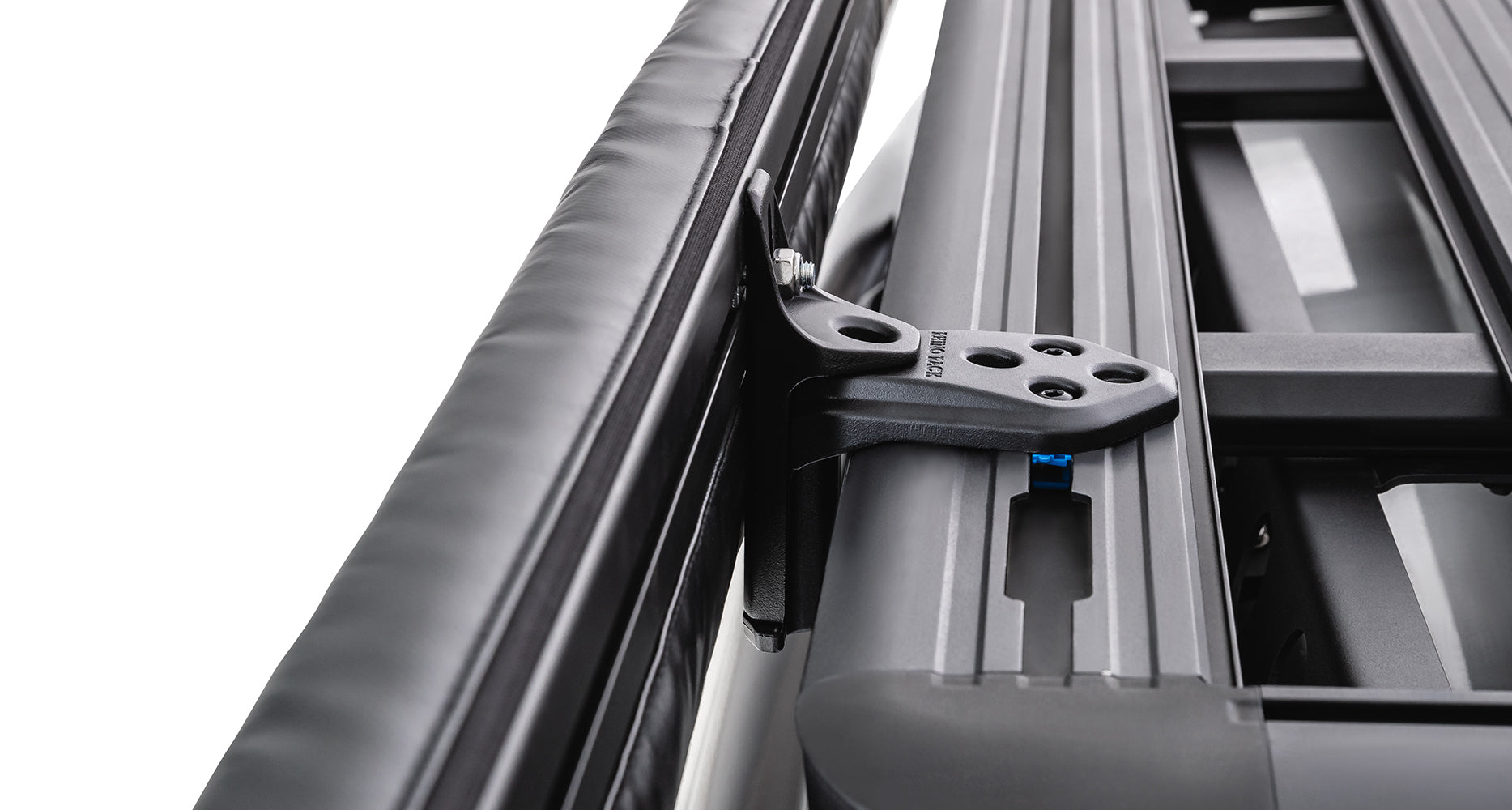 Adaptateur STOW iT pour auvent Batwing de Rhino-Rack, accessoire 4x4 Offroad, compatible avec les systèmes de fixation Rhino-Rack.