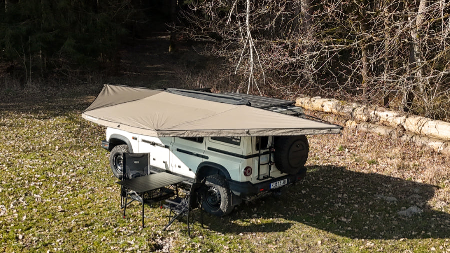 Auvent autoportant Batwing RHINO-RACK de 2,2 m à 8,4 m², protection solaire pour véhicule, installation facile.