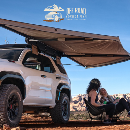 Auvent autoportant Batwing RHINO-RACK de 2,2 m pour 8,4 m², fixation robuste, idéal pour camping et véhicules.