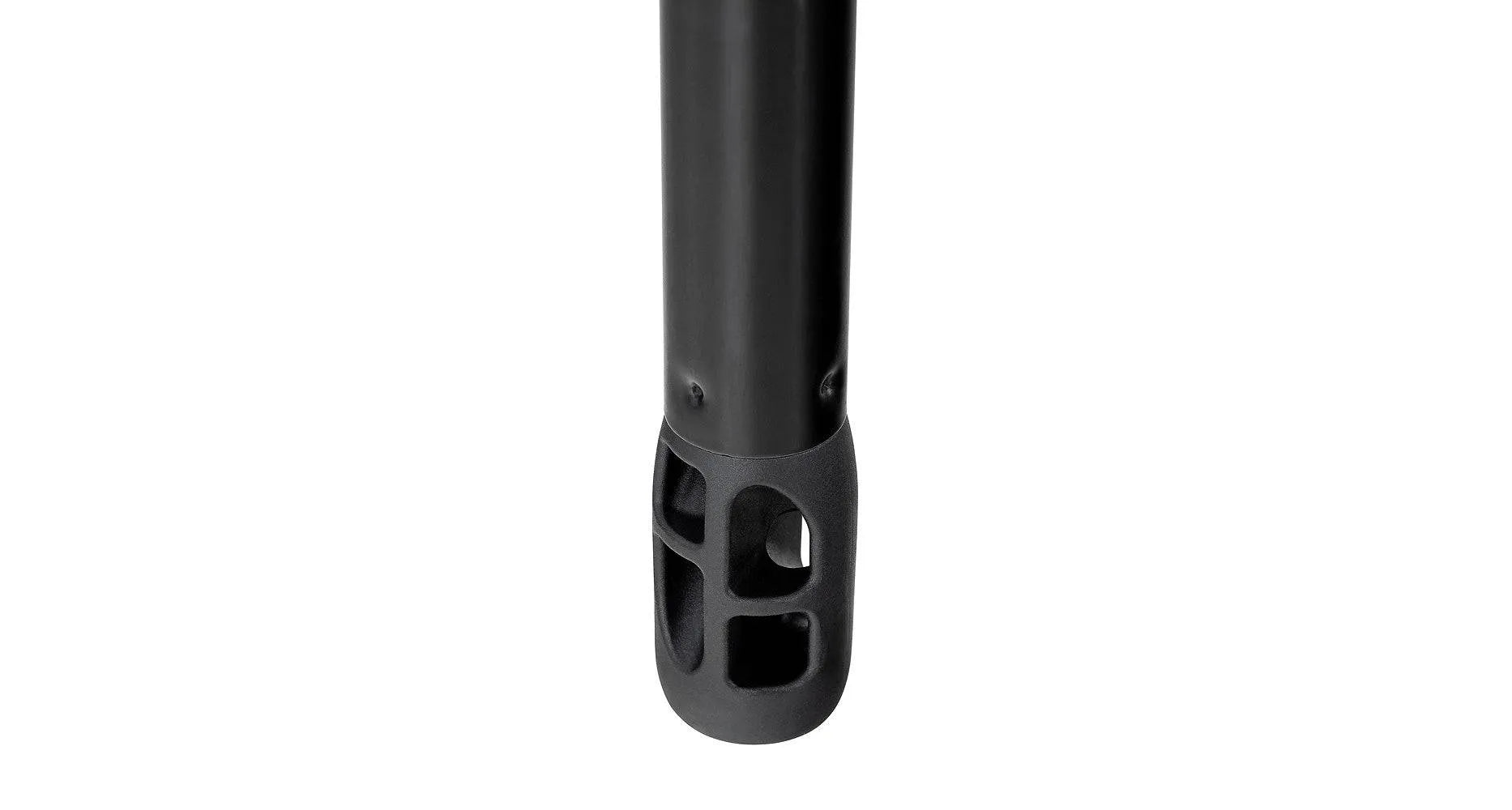 Auvent circulaire 270° Batwing Compact 2m gauche de RHINO-RACK avec fixations STOW IT, en position d'installation.