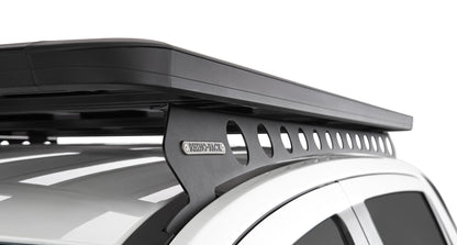 Système de fixation Backbone pour double cabine Ford Ranger P703 et VW Amarok Gen2, accessoires Rhino-Rack, montage robuste.