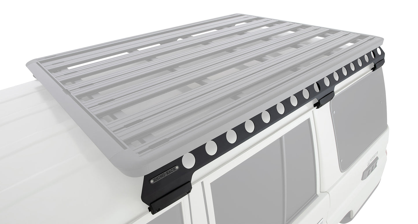 Support de galerie Pioneer Rhino-Rack pour Land Cruiser 76 Series 4WD, accessoire robuste pour véhicule tout-terrain.