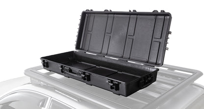 Coffre de rangement robuste RHINO-RACK Cargo Case 94L, coffre de toit pour 4x4, stockage sécurisé et spacieux.