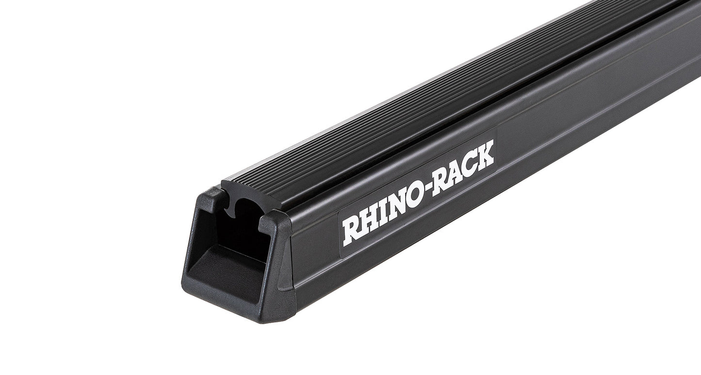 Kit de 2 barres de toit Heavy Duty noires de 1500mm pour VW T5/T6, marque RHINO-RACK, montées sur le toit du véhicule.