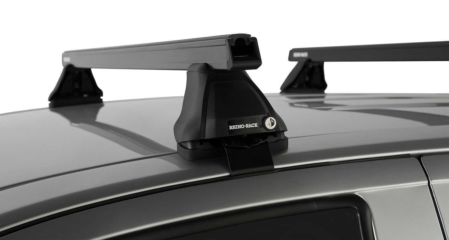Kit de 2 barres de toit Rhino-Rack Heavy Duty noires de 1375mm pour Isuzu D-Max Gen II 2016-2020, série 2500, vue de face