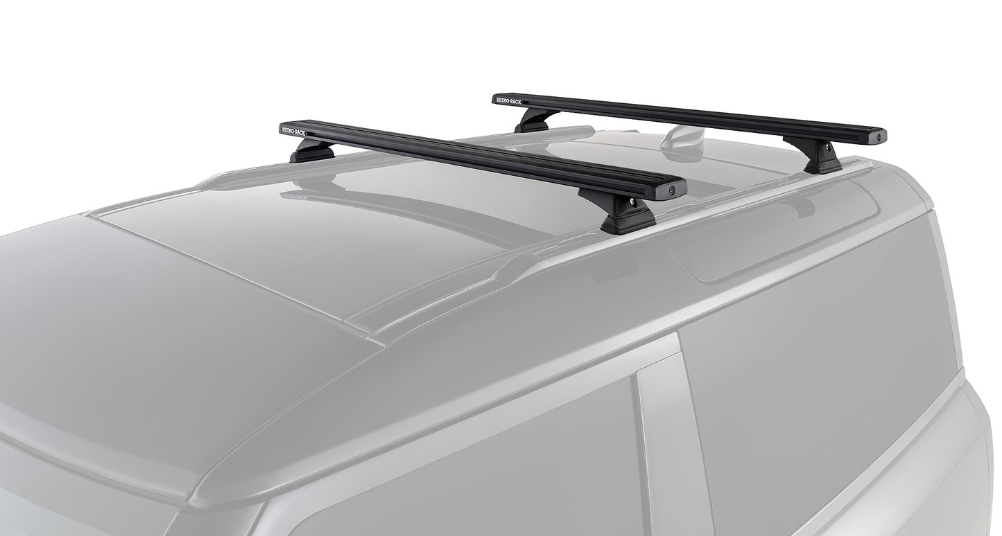 Kit de 2 barres de toit noires RHINO-RACK de 1260mm pour Land Rover Defender II 90 L663 2021+ sur le toit du véhicule.