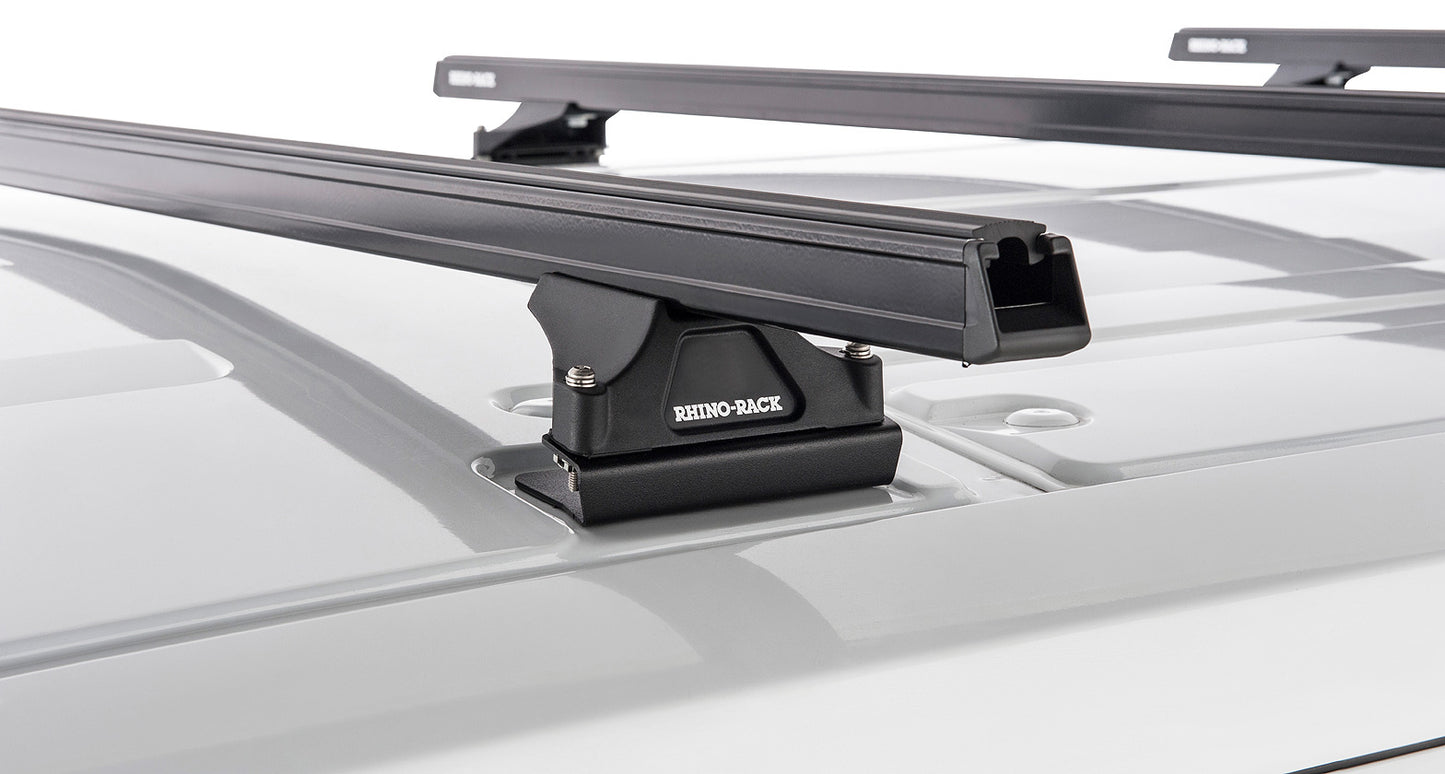Kit de 3 barres de toit noires Heavy Duty 1800mm avec pieds pour Ford Transit 2014+ de la marque RHINO-RACK, vue de face.