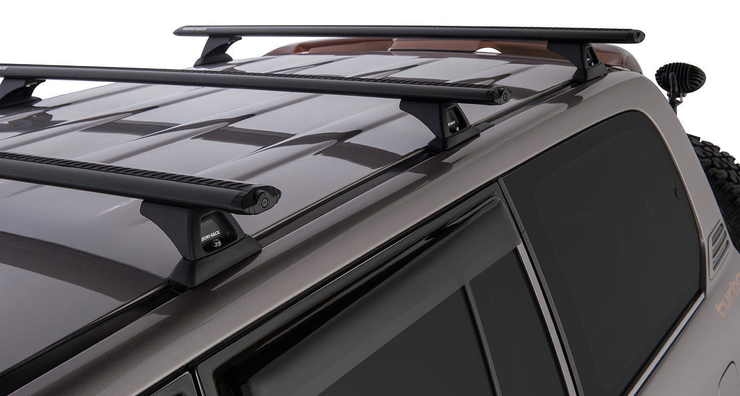 Kit de 3 barres de toit VORTEX pour Land Cruiser 100 1998-2007, fabriqué par RHINO-RACK, montées sur le toit du véhicule.