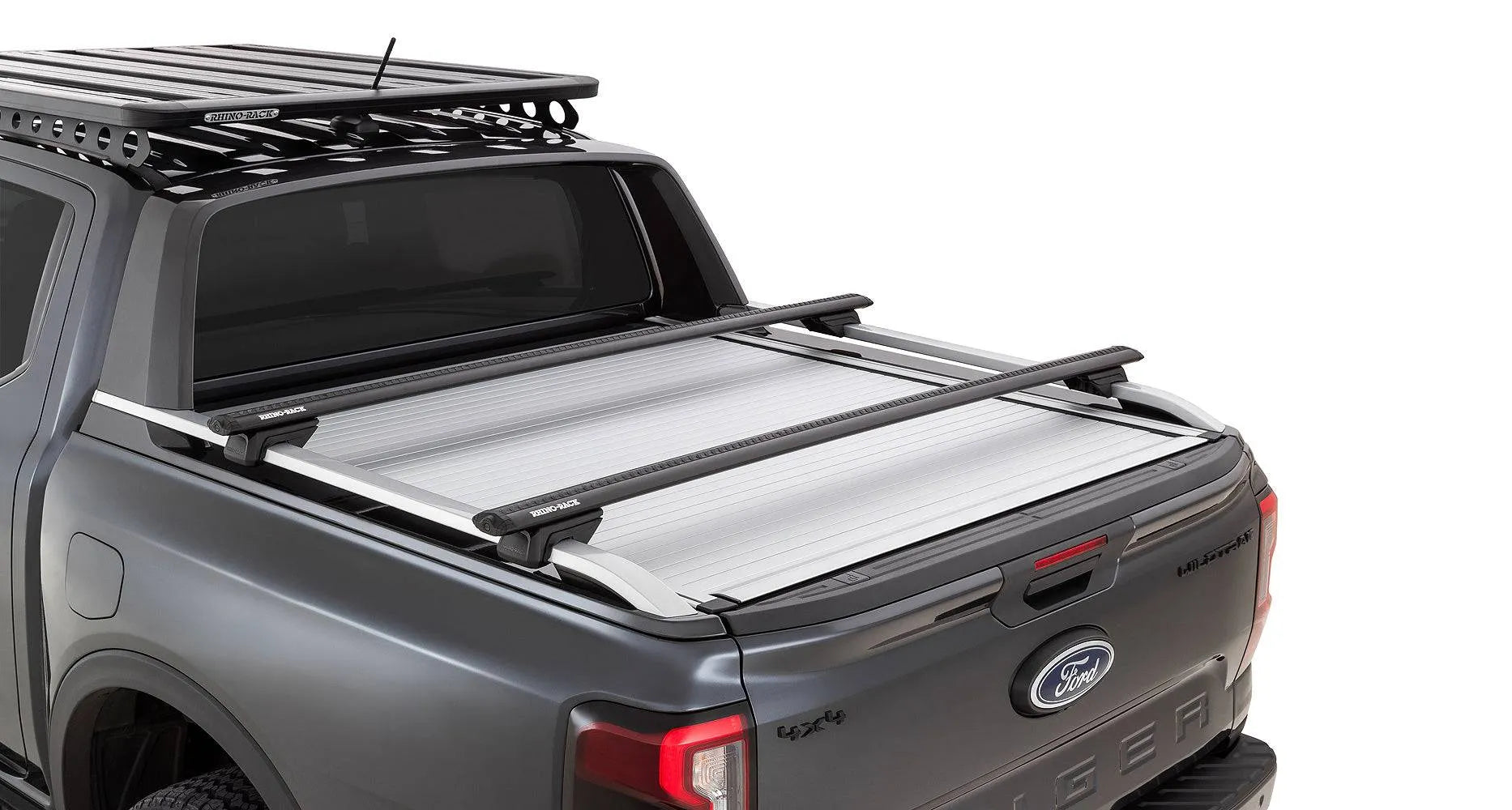 Kit de 2 barres de toit SPORTZ BAR RHINO-RACK pour Ford Ranger, Raptor et Amarok 2023+ sur véhicule, vue des barres de toit.