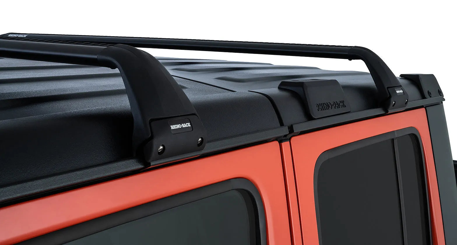 Kit de 2 barres de toit Vortex SG noires pour Jeep JK, JL et JT 4 portes, marque Rhino-Rack, fixation robuste et design aérodynamique.