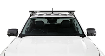 Kit galerie de toit Rhino-Rack Backbone pour Toyota Hilux Revo 2016+ avec barres de toit robustes et fixation solide.