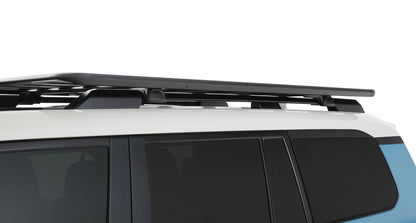 Galerie de toit RHINO-RACK pour Land Cruiser Prado 250 avec rails, vue de face, installation sur le toit du véhicule.