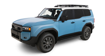 Galerie de toit RHINO-RACK pour Land Cruiser Prado 250 avec rails, montage solide et robuste pour transporter des équipements.