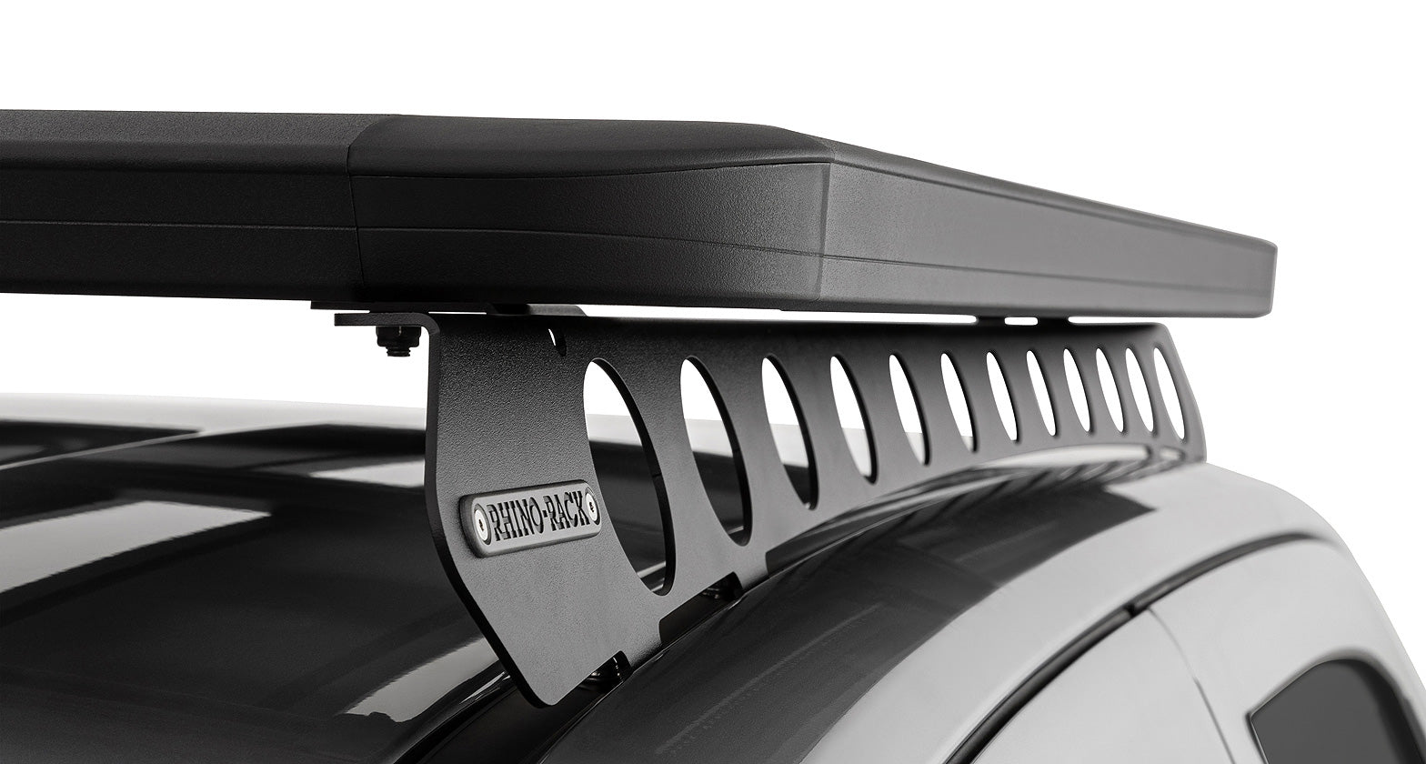 Kit galerie de toit Pioneer et Backbone RHINO-RACK sur Isuzu D-Max N60 Double Cab 2020, vue de côté avec supports robustes