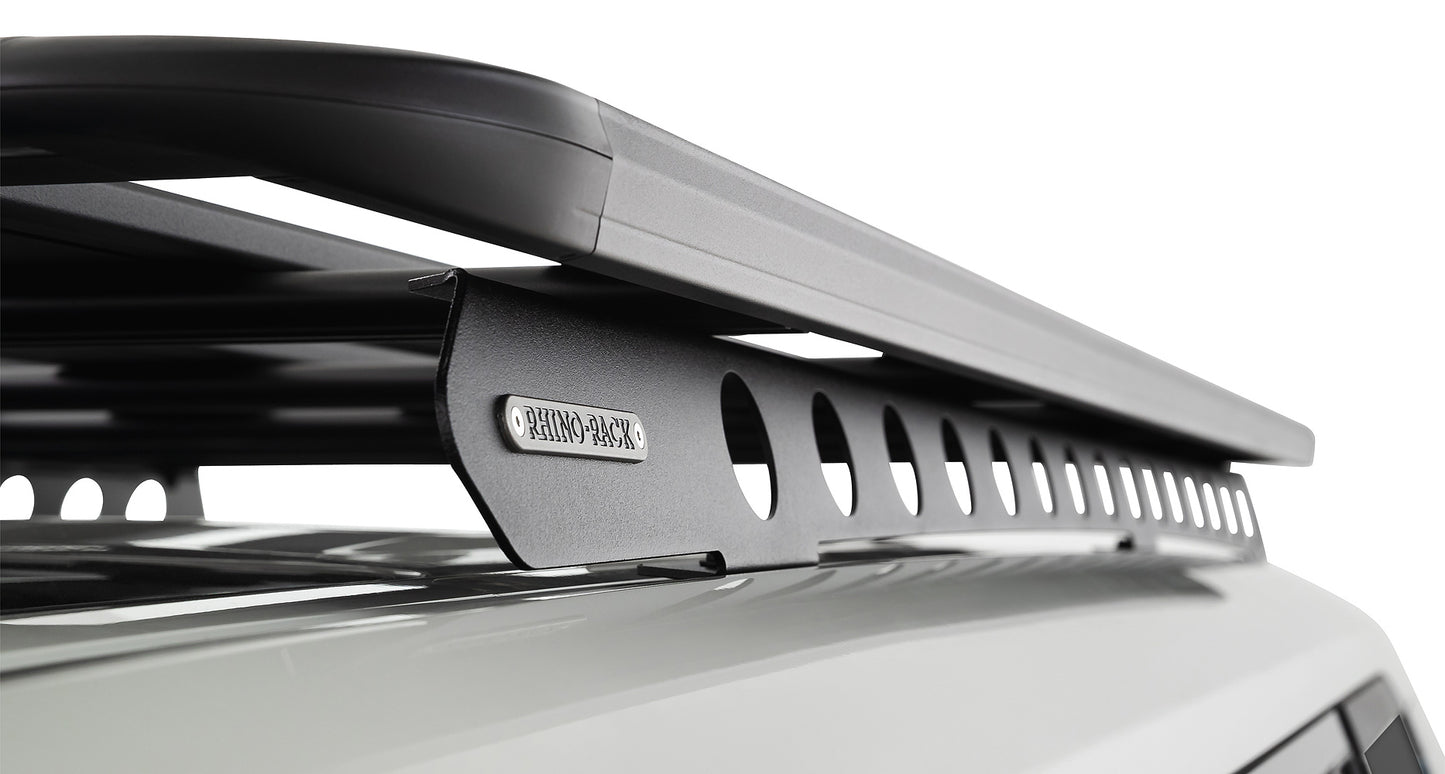 Galerie de toit Rhino-Rack Pioneer pour Land Cruiser Prado 250, taille 2100x1240mm, montage solide pour véhicule tout-terrain.