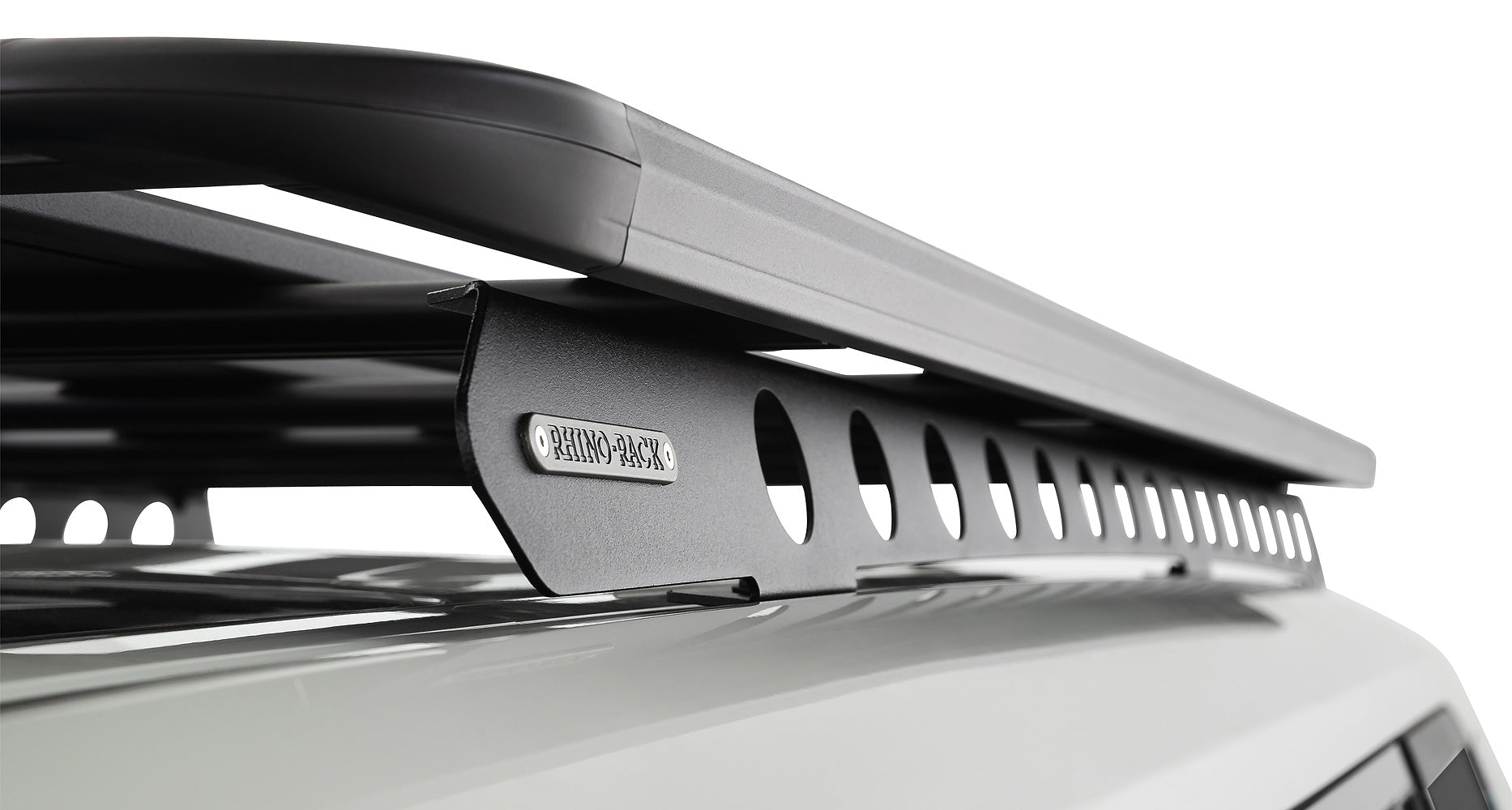 Galerie de toit Rhino-Rack Pioneer pour Land Cruiser Prado 250, taille 2100x1240mm, montage solide pour véhicule tout-terrain.
